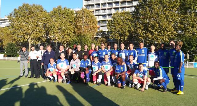 Du foot pour les blessés : le Variété Club de France face à une sélection des Armées