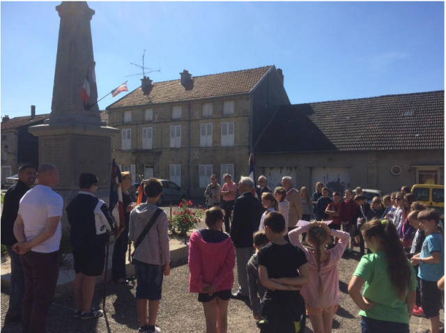 photo Cérémonie au monument aux morts de Beaumont-en-Argonne