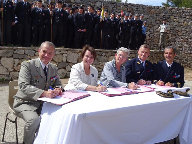 De gauche à droite : le général de corps d'armée Daniel Ménaouine, Rose-Marie Antoine, Geneviève Darrieussecq, le Commissaire en chef Yves Glaz, et le Commissaire aux sports militaires Hervé Piccirillo.