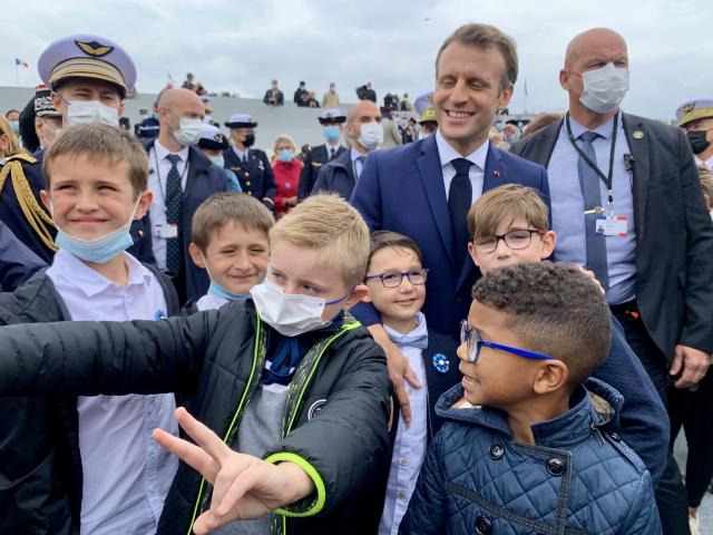 Le président de la République rencontre de jeunes pupilles de la Nation venus assister au défile militaire le 14 juillet 2021 à Paris.