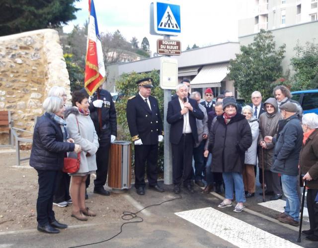 Les autorités présentes lors de l'inauguration du Square du Bleuet.