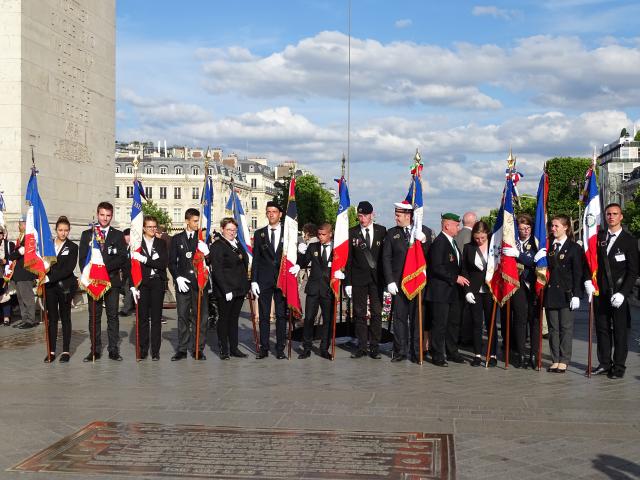 Les jeunes porte-drapeaux le 14 juillet