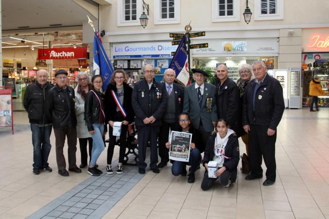 Le CMJ et les associations d'anciens combattants lors de la collecte