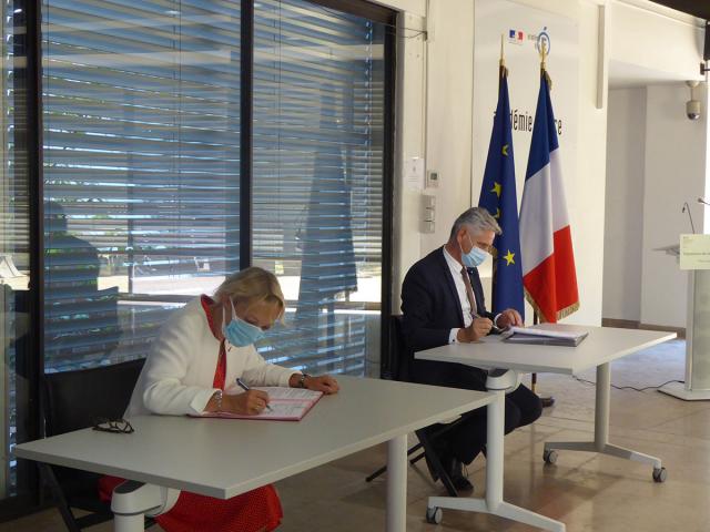 Madame Véronique Peaucelle-Delelis, directrice générale de l'ONACVG, et monsieur Richard Laganier, recteur de l'académie de Nice.