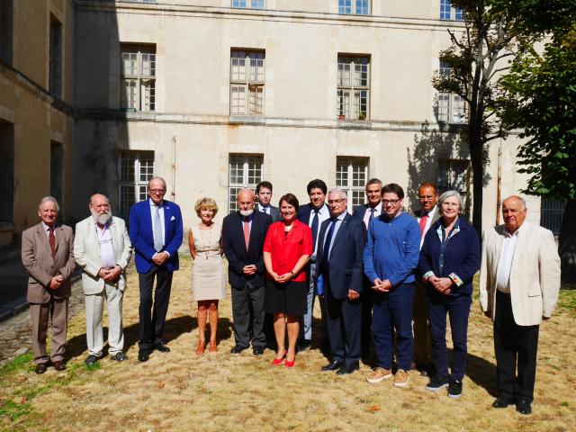 Les membres du jury de la 12ème édition et la directrice générale de l'ONACVG, Rose-Marie Antoine