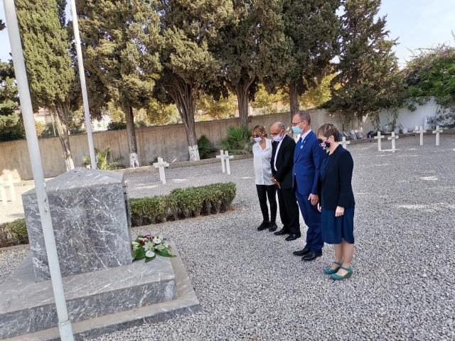 Moment de recueillement au pied du Monument aux Morts