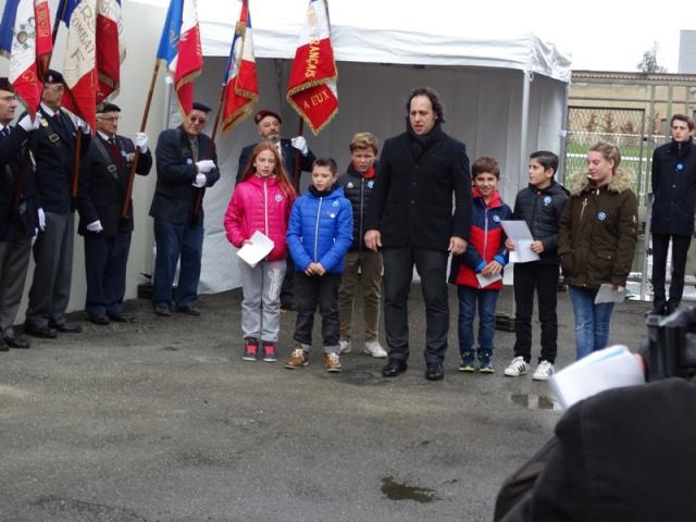 Monsieur Omar HASAN interprétant la Marseillaise