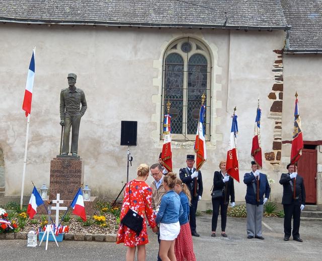 Cérémonie à Grugé l'Hôpiral le 25