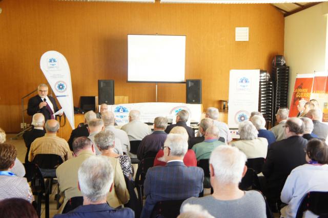 Le directeur du service de proximité de l'ONACVG de l'Yonne présentant l'Office