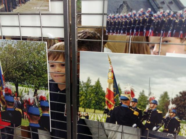 Les enfants à l'exposition photos