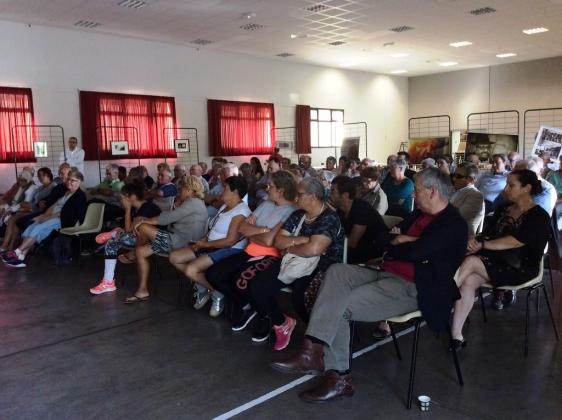 Plus de 80 personnes étaient présentes pour assister à la rencontre avec Agnès Sajaloli, directrice du mémorial de Rivesaltes