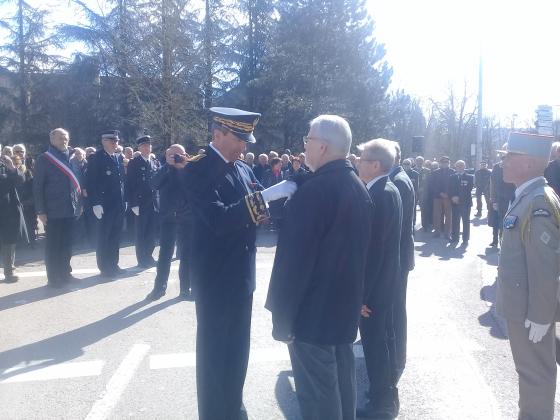 Remise croix combattant