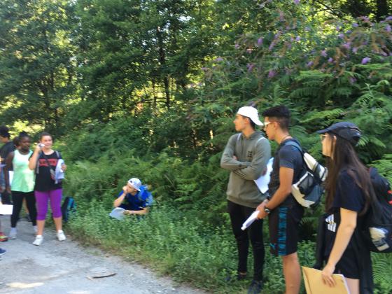 Pour accéder à la prochaine étape, les jeunes doivent communiquer en morse, comme jadis les passeurs entre eux