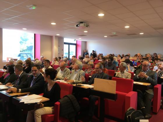 Vue de l'auditorium de la Villa Bedat lors du colloque La Seconde Guerre mondiale au pied des Pyrénées