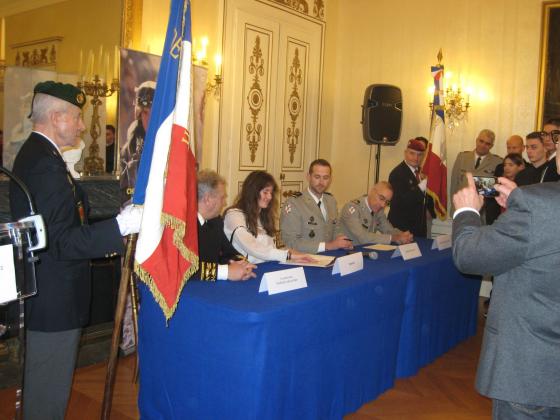 signature des contrats d'engagement en présence du CIRFA et de M. le Préfet