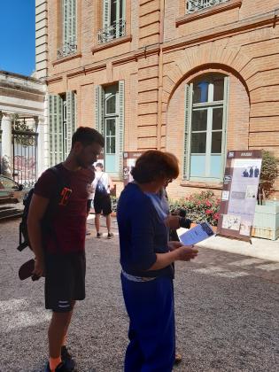 La préfète de Tarn-et-Garonne déchiffrant une énigme